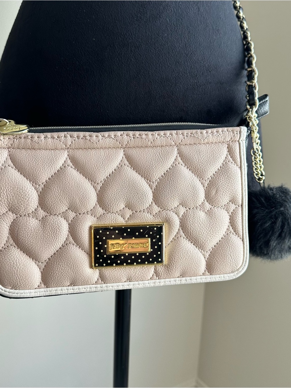 Betsy Johnson Quilted Heart Crossbody Purse Chain Strap Bag - Beige & Black - Picture 2 of 10